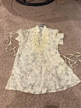 The Hanger Yellow Flower Blouse